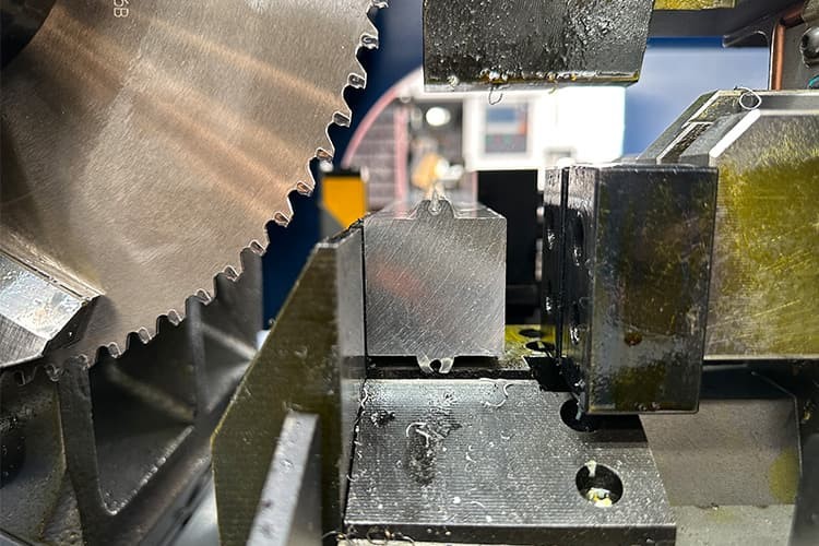 金屬圓鋸機(jī)/高速圓鋸機(jī)，在開(kāi)機(jī)工作中鋸片發(fā)熱是什么原因，該怎么解決？